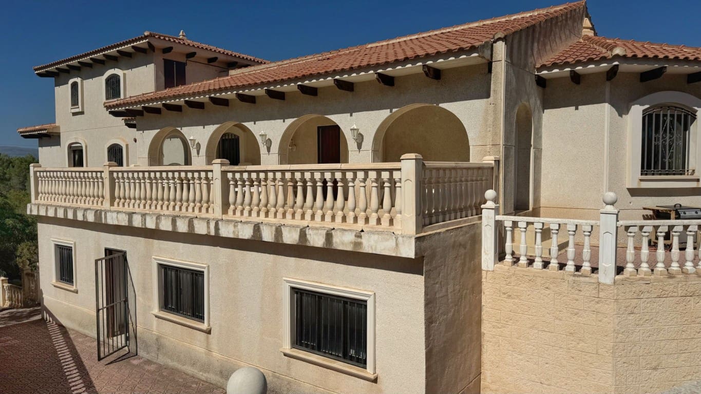 10 soverom Villa til salgs i La Nucia med svømmebasseng - € 1 950 000 (Ref: 9111871)