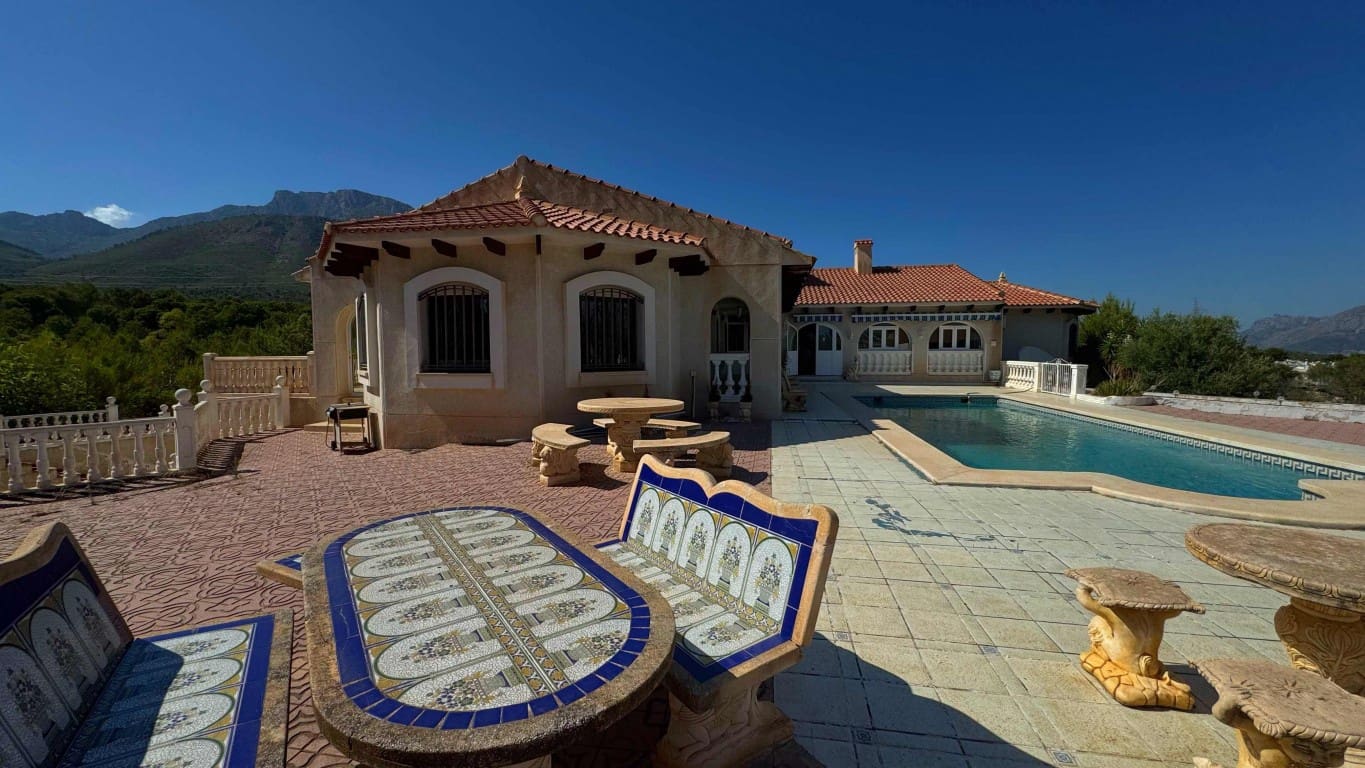 10 soverom Villa til salgs i La Nucia med svømmebasseng - € 1 950 000 (Ref: 9111871)