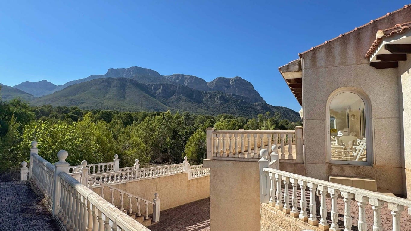 10 soverom Villa til salgs i La Nucia med svømmebasseng - € 1 950 000 (Ref: 9111871)