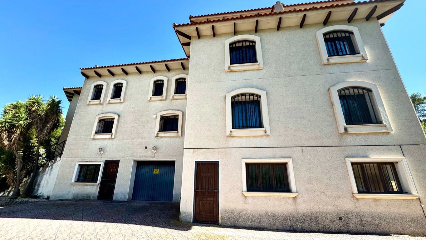 10 soverom Villa til salgs i La Nucia med svømmebasseng - € 1 950 000 (Ref: 9111871)