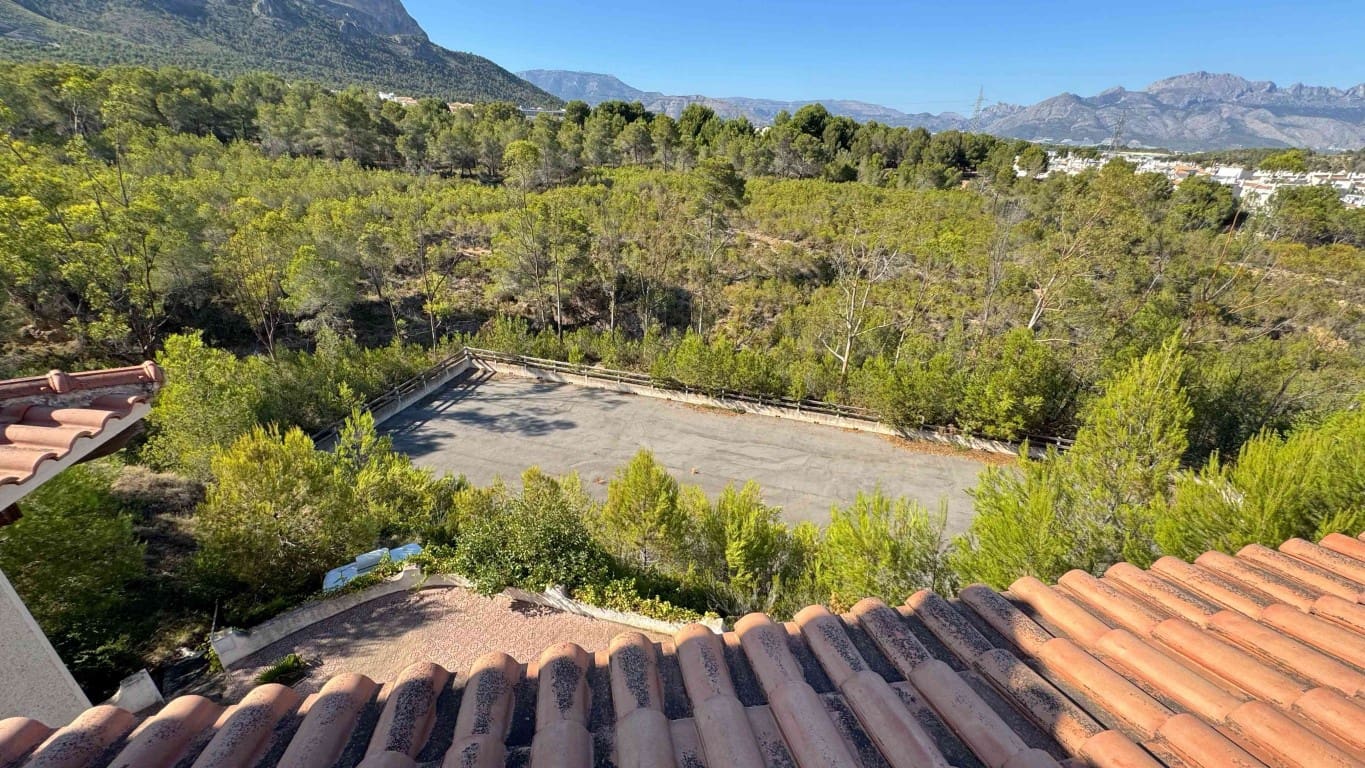 10 soverom Villa til salgs i La Nucia med svømmebasseng - € 1 950 000 (Ref: 9111871)