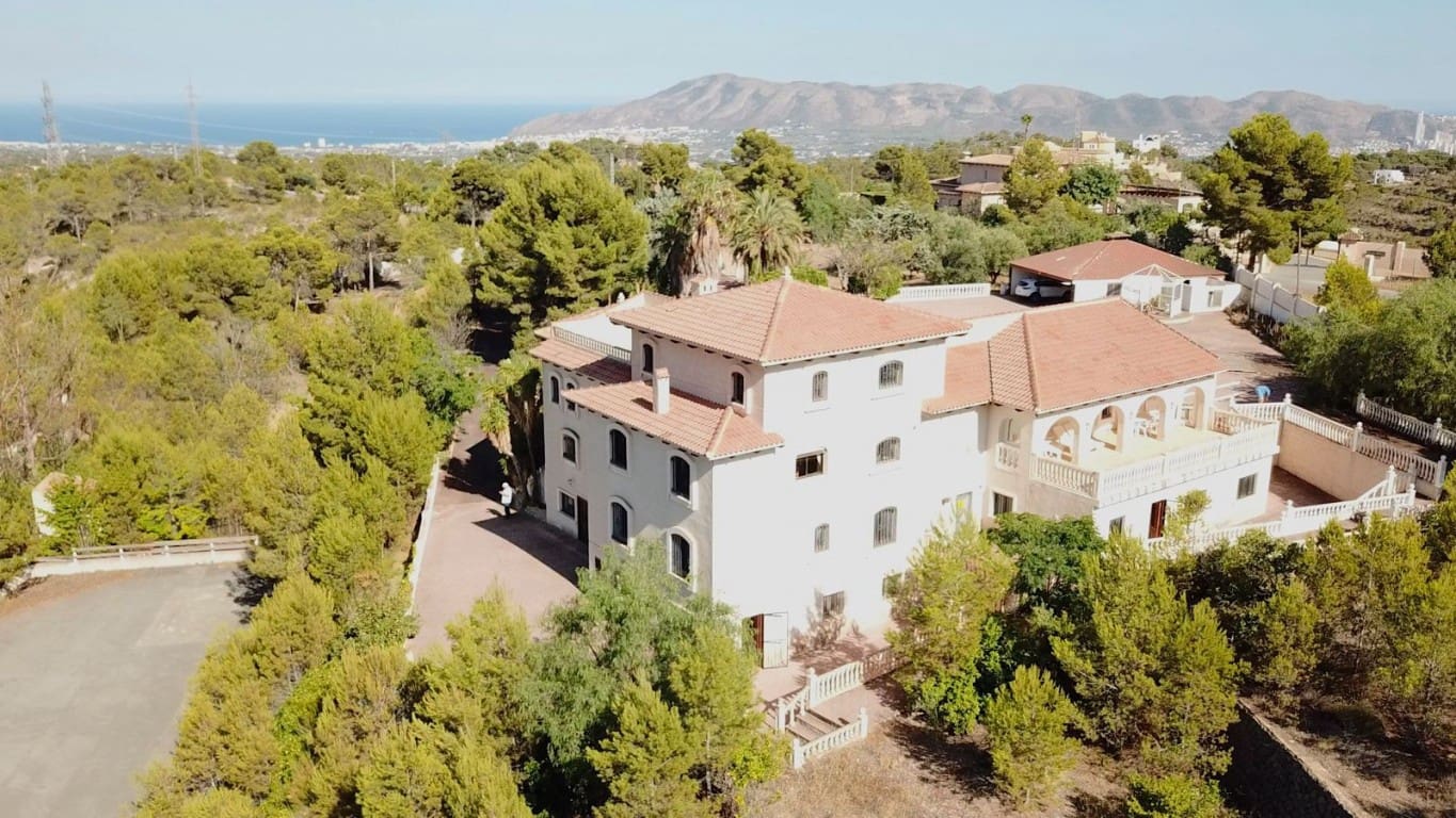 10 soverom Villa til salgs i La Nucia med svømmebasseng - € 1 950 000 (Ref: 9111871)