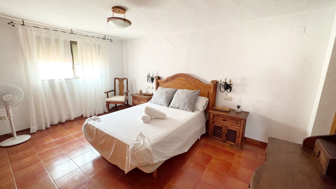 4 bedroom Villa for sale in Albir with pool - € 690,000 (Ref: 9142323)