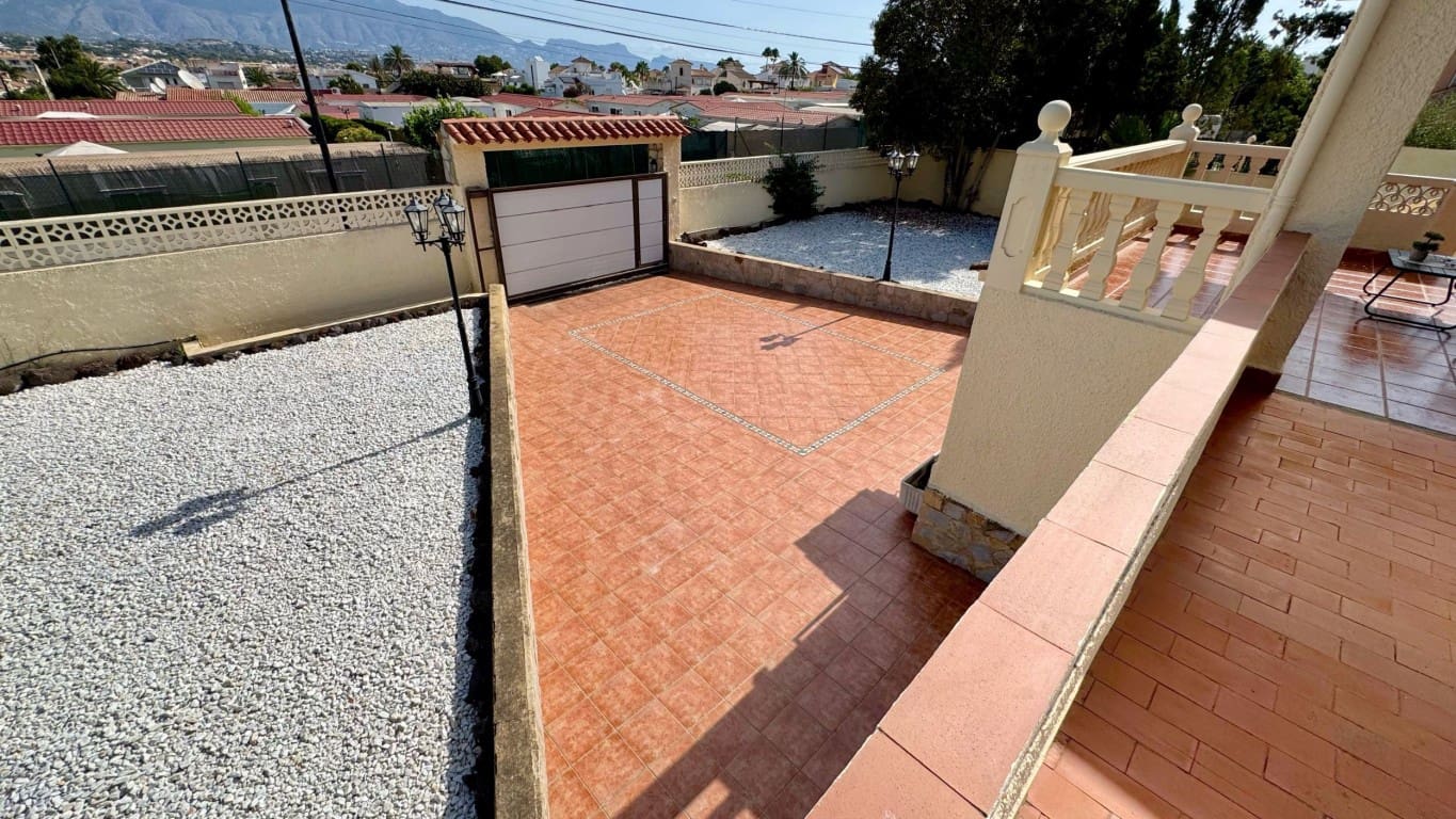 4 bedroom Villa for sale in Albir with pool - € 690,000 (Ref: 9142323)