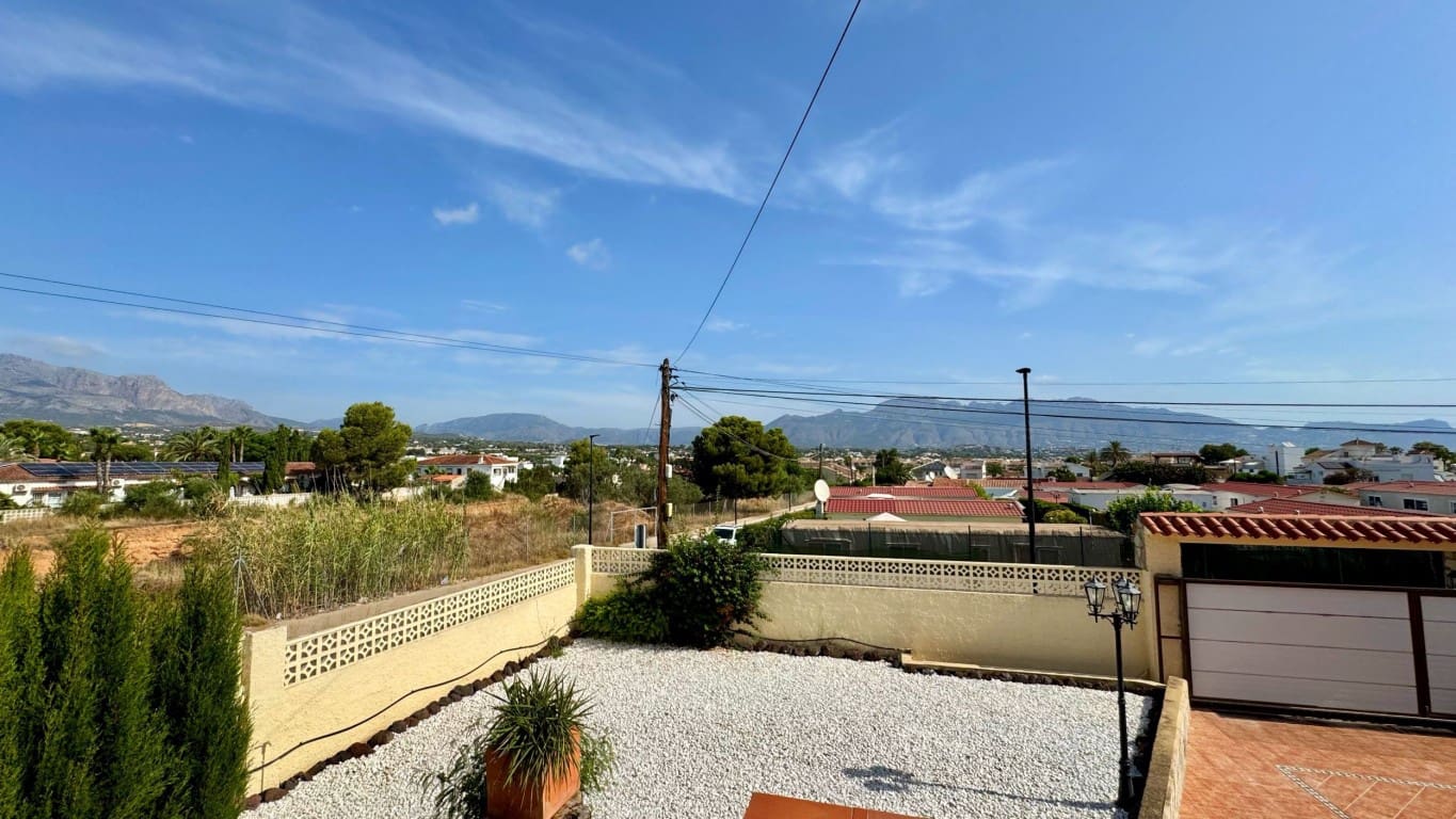 4 bedroom Villa for sale in Albir with pool - € 690,000 (Ref: 9142323)