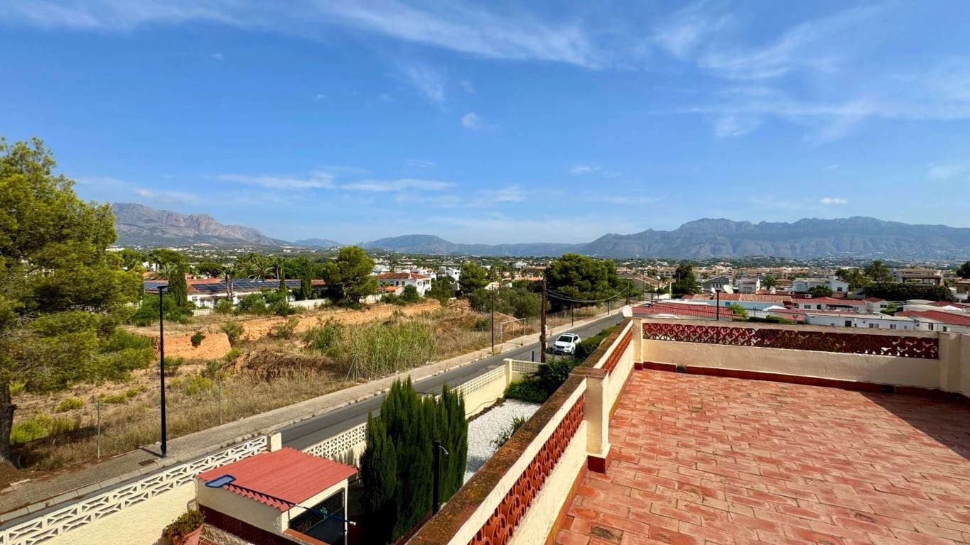 4 bedroom Villa for sale in Albir with pool - € 690,000 (Ref: 9142323)