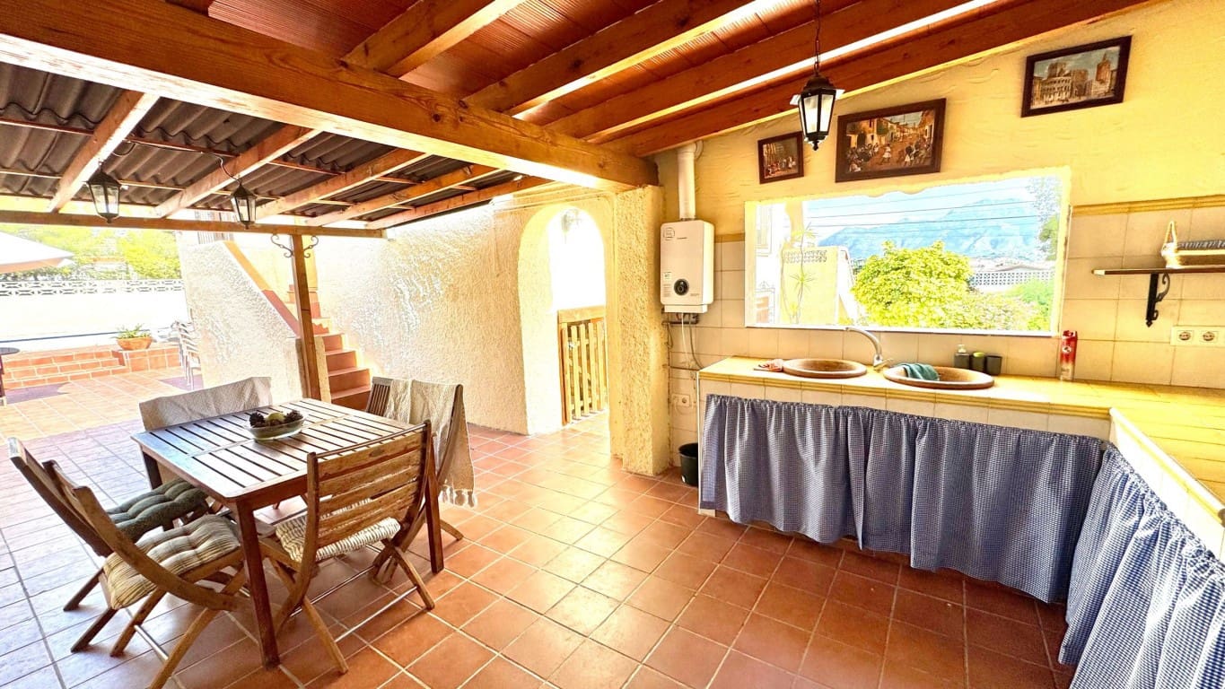 4 bedroom Villa for sale in Albir with pool - € 690,000 (Ref: 9142323)