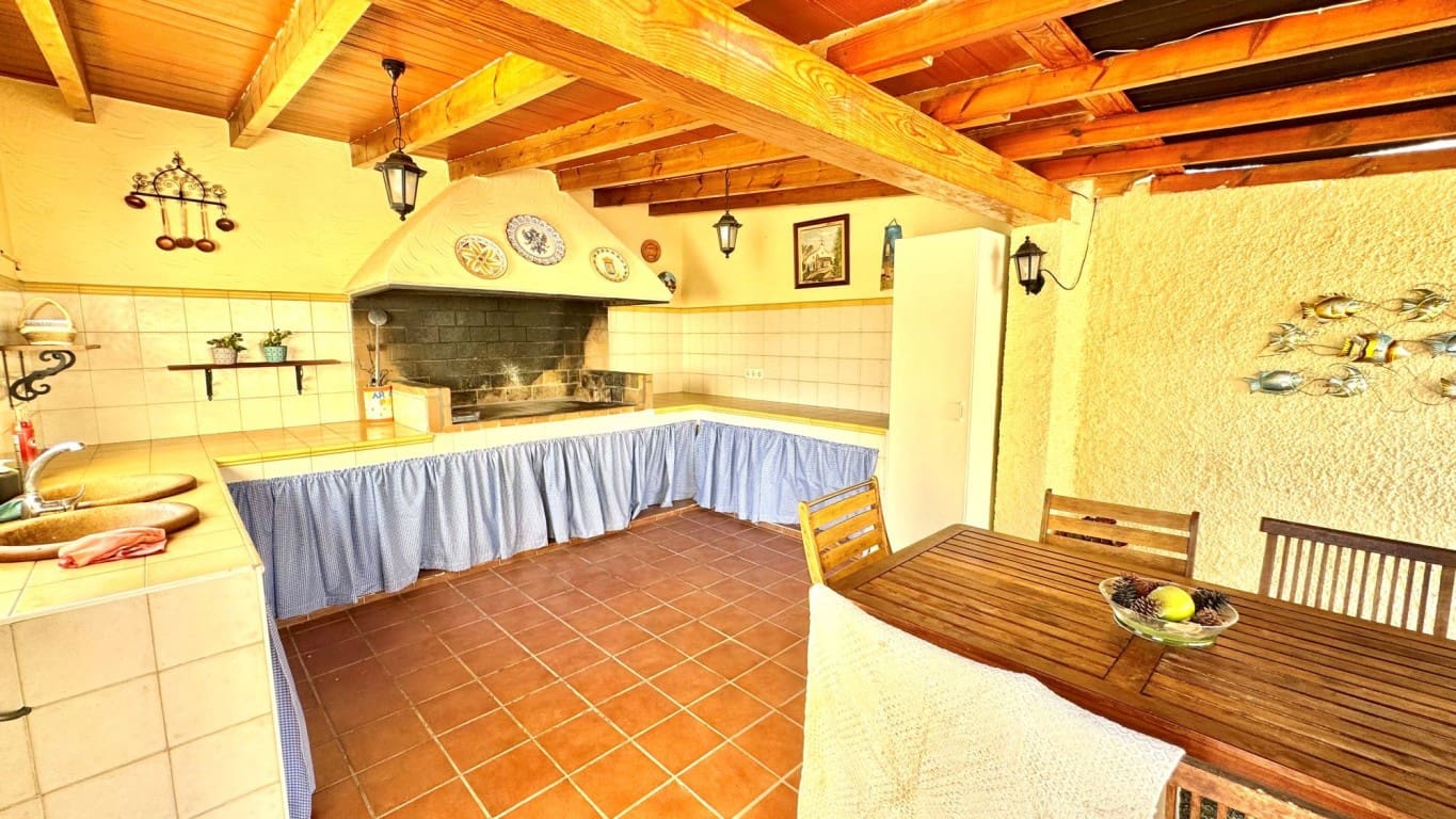 4 bedroom Villa for sale in Albir with pool - € 690,000 (Ref: 9142323)