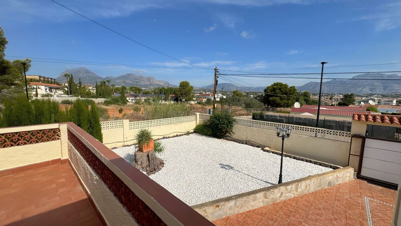 4 bedroom Villa for sale in Albir with pool - € 690,000 (Ref: 9142323)