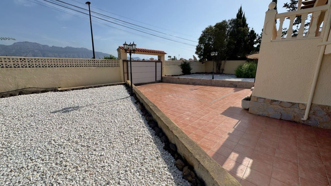 4 bedroom Villa for sale in Albir with pool - € 690,000 (Ref: 9142323)