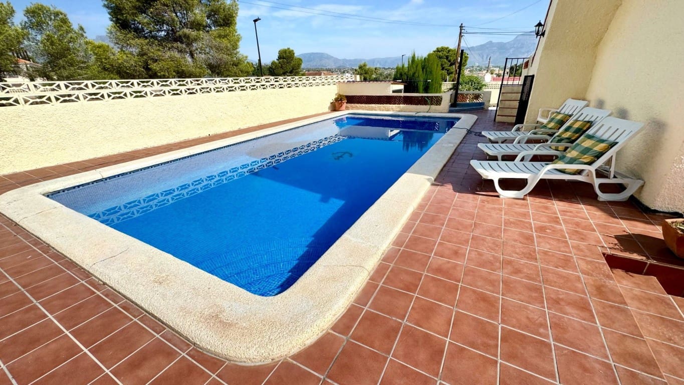 4 bedroom Villa for sale in Albir with pool - € 690,000 (Ref: 9142323)
