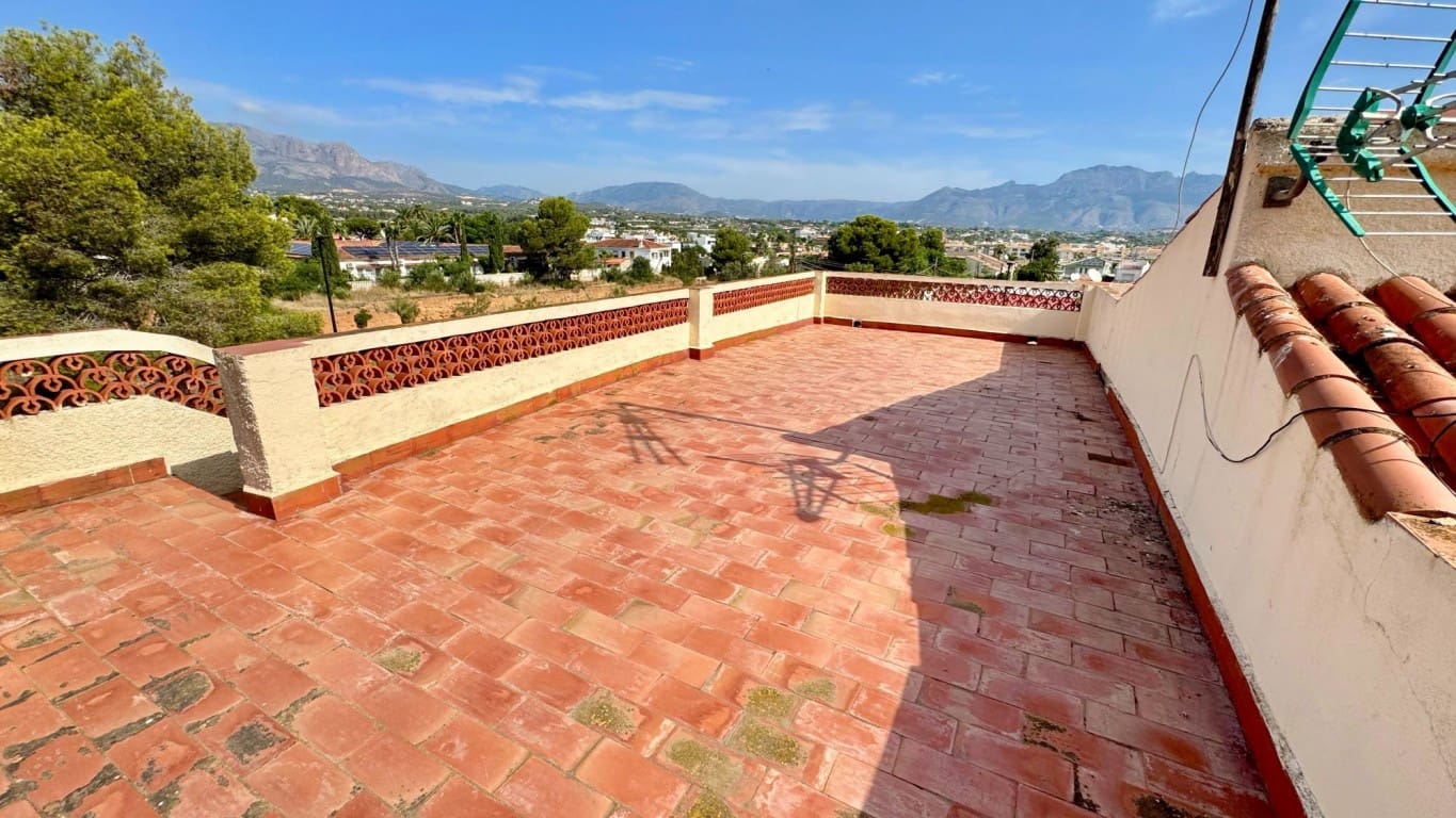 4 bedroom Villa for sale in Albir with pool - € 690,000 (Ref: 9142323)