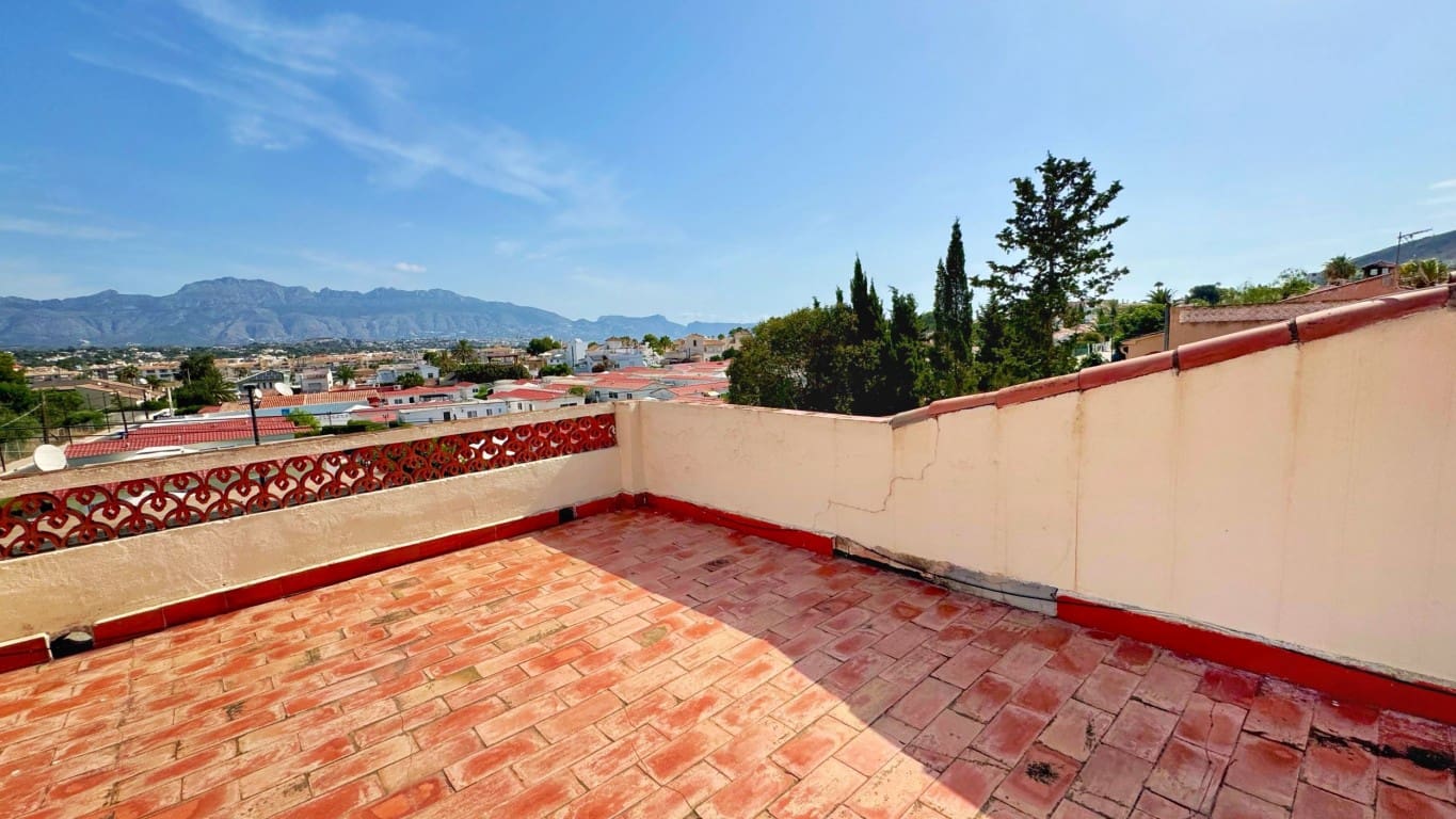 4 bedroom Villa for sale in Albir with pool - € 690,000 (Ref: 9142323)