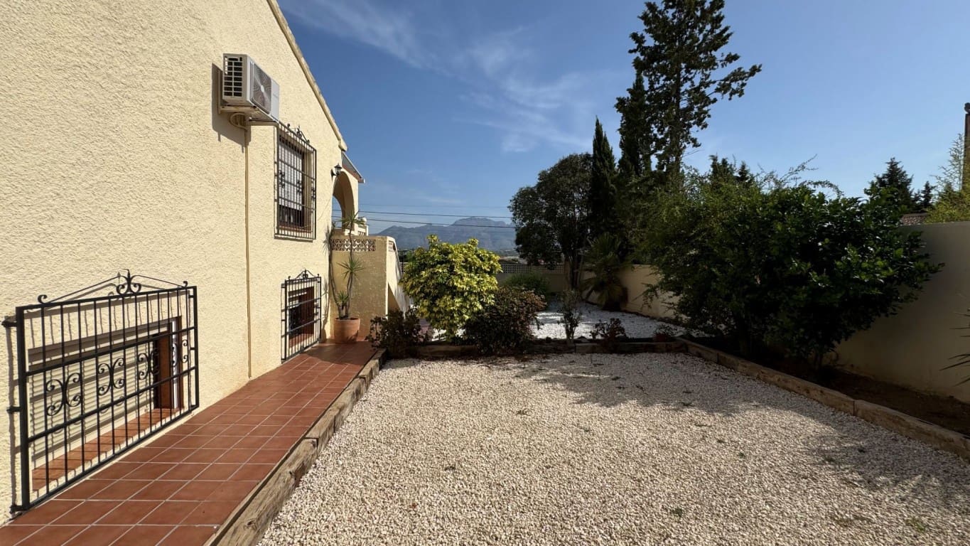 4 bedroom Villa for sale in Albir with pool - € 690,000 (Ref: 9142323)