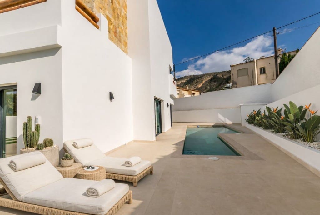 4 bedroom Villa for sale in Albir with pool - € 1,195,000 (Ref: 9152796)