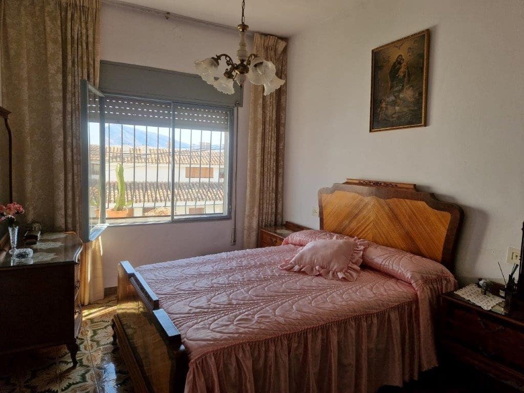 4 bedroom Villa for sale in Altea - € 435,000 (Ref: 9185915)