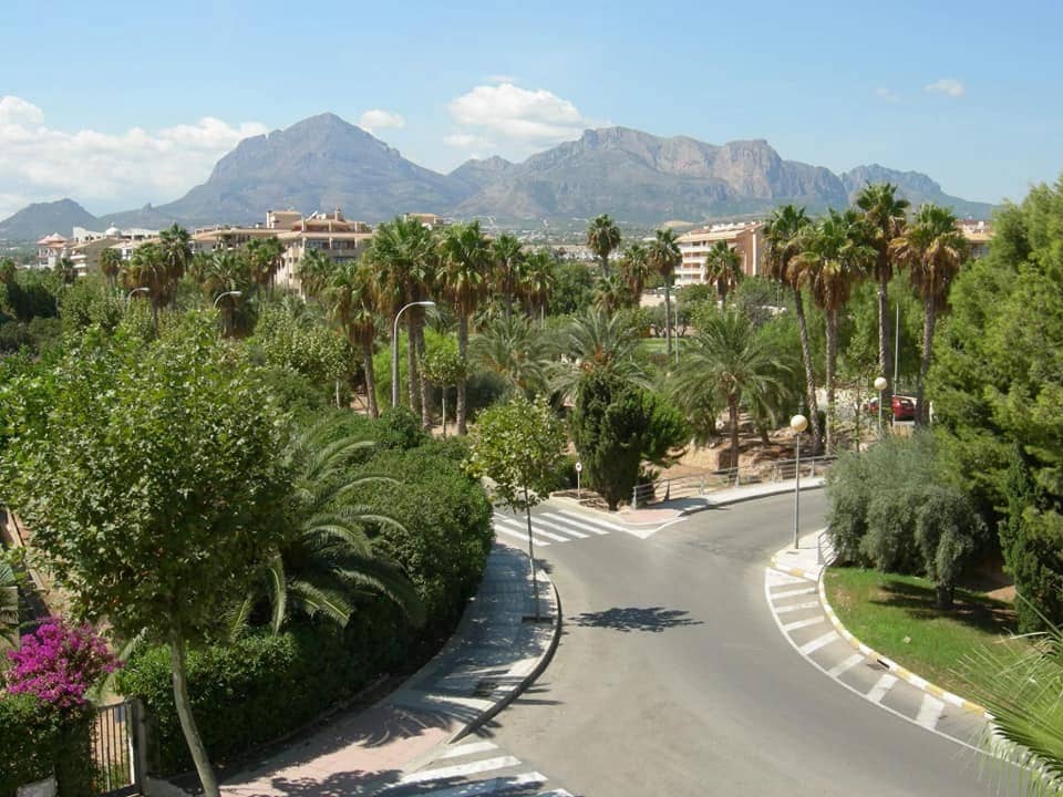 2 bedroom Apartment for sale in Albir with pool - € 425,000 (Ref: 9348047)