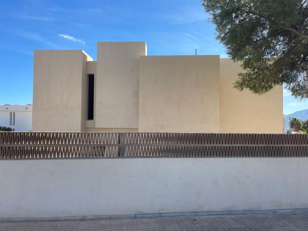 3 soveværelse Villa til salg i La Nucia med swimmingpool - € 1.325.000 (Ref: 9354264)