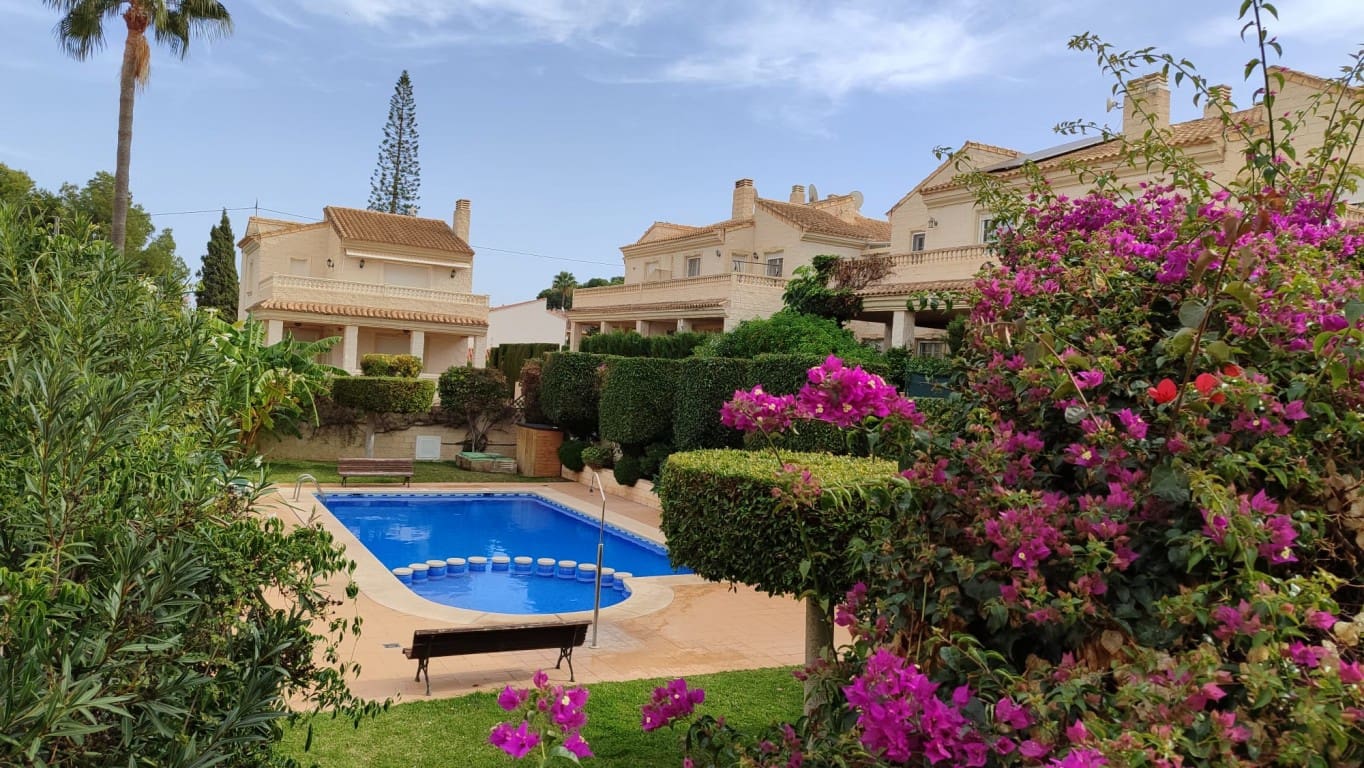 3 bedroom Bungalow for sale in Albir with pool - € 378,000 (Ref: 9396590)