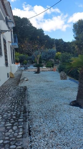 3 bedroom Villa for sale in Guadalest - € 520,000 (Ref: 9401288)