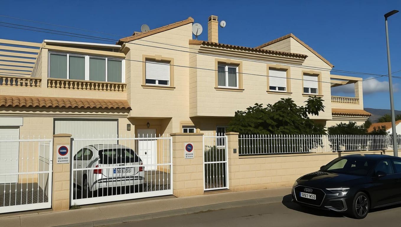 5 bedroom Villa for sale in Albir with pool - € 449,000 (Ref: 9426652)