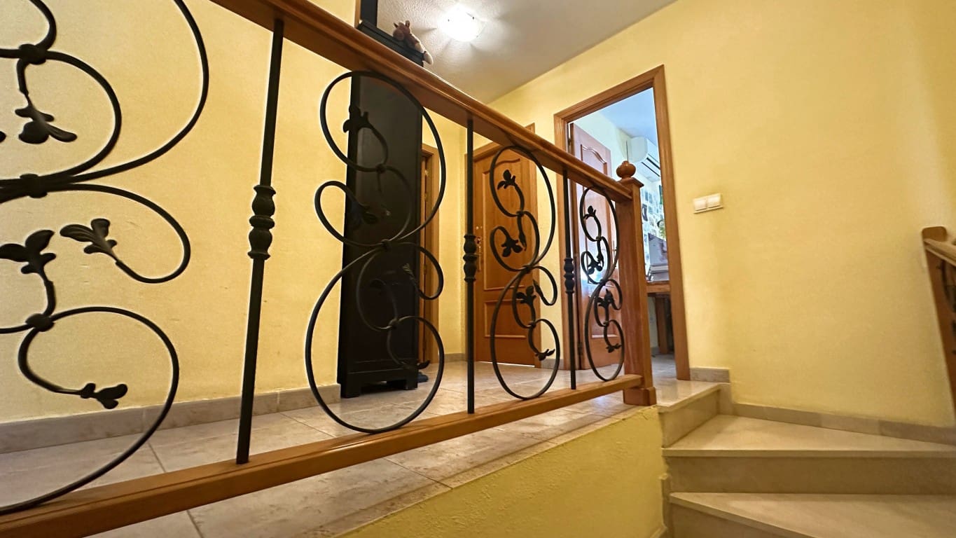 5 bedroom Villa for sale in Albir with pool - € 449,000 (Ref: 9426652)