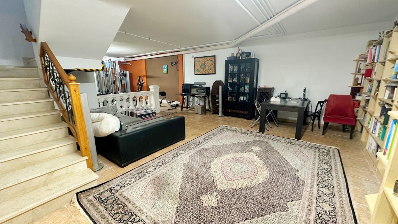 5 bedroom Villa for sale in Albir with pool - € 449,000 (Ref: 9426652)