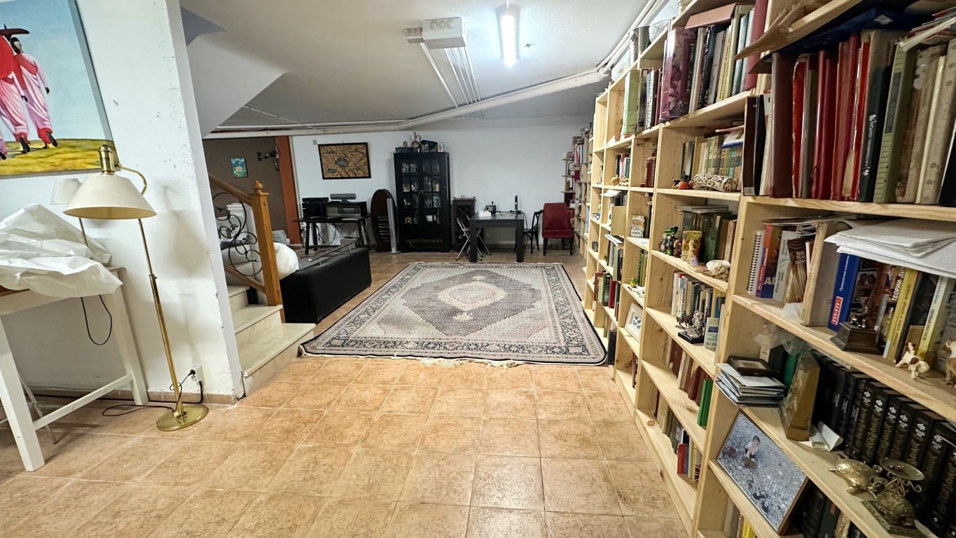 5 bedroom Villa for sale in Albir with pool - € 449,000 (Ref: 9426652)