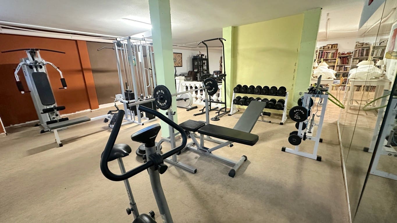 5 bedroom Villa for sale in Albir with pool - € 449,000 (Ref: 9426652)