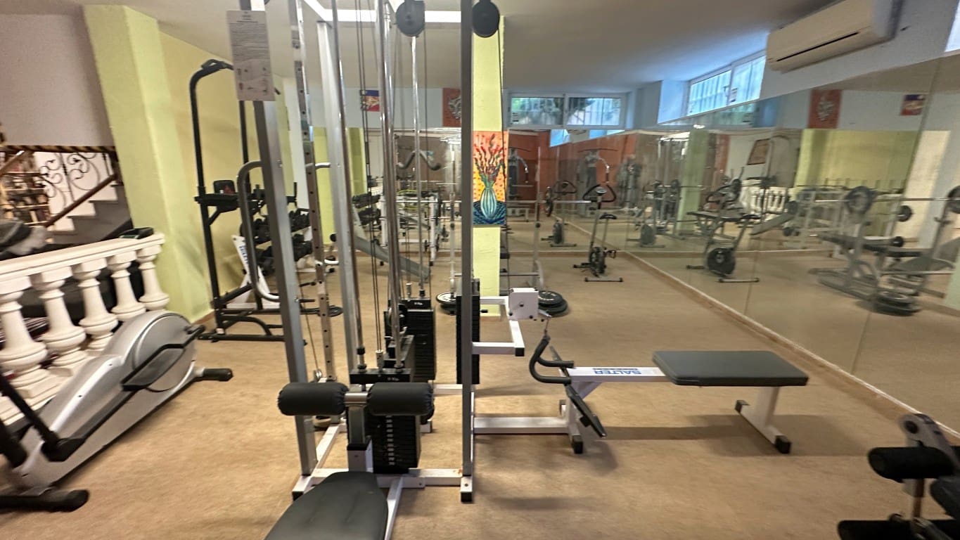 5 bedroom Villa for sale in Albir with pool - € 449,000 (Ref: 9426652)