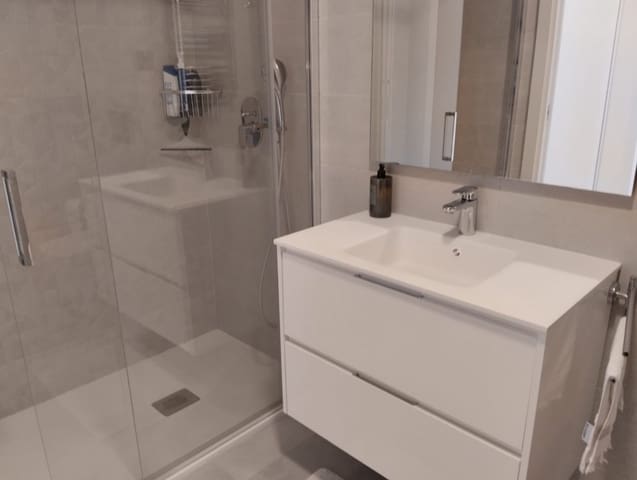 3 sovrum Lägenhet till salu i Playa Poniente, Benidorm med pool - 679 000 € (Ref: 9473228)