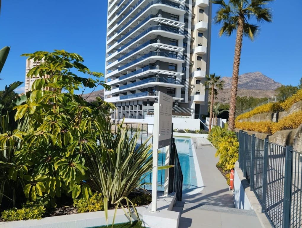 3 sovrum Lägenhet till salu i Benidorm med pool - 679 000 € (Ref: 9473228)