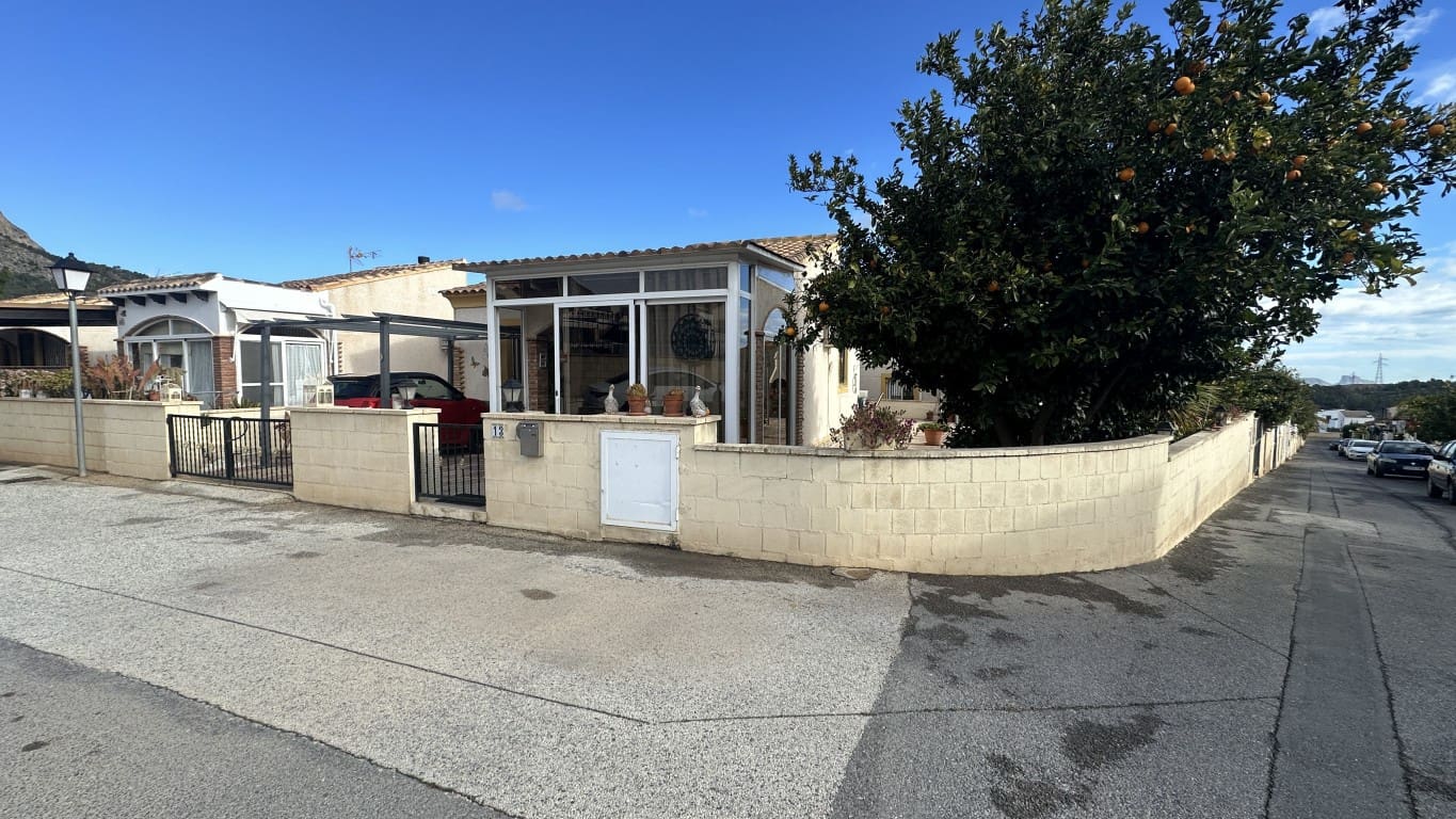 Chalet de 2 habitaciones en Polop en venta con piscina - 260.000 € (Ref: 9536529)