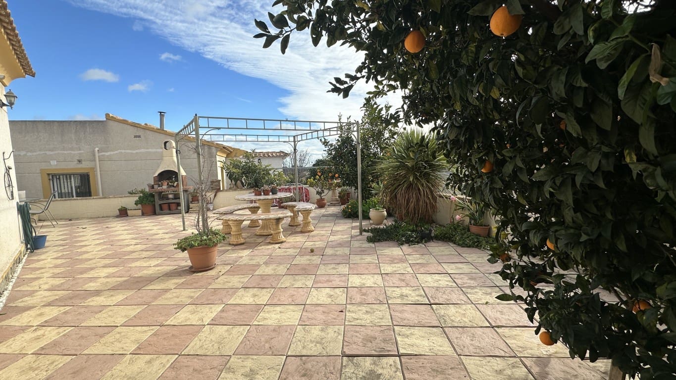 Chalet de 2 habitaciones en Polop en venta con piscina - 260.000 € (Ref: 9536529)