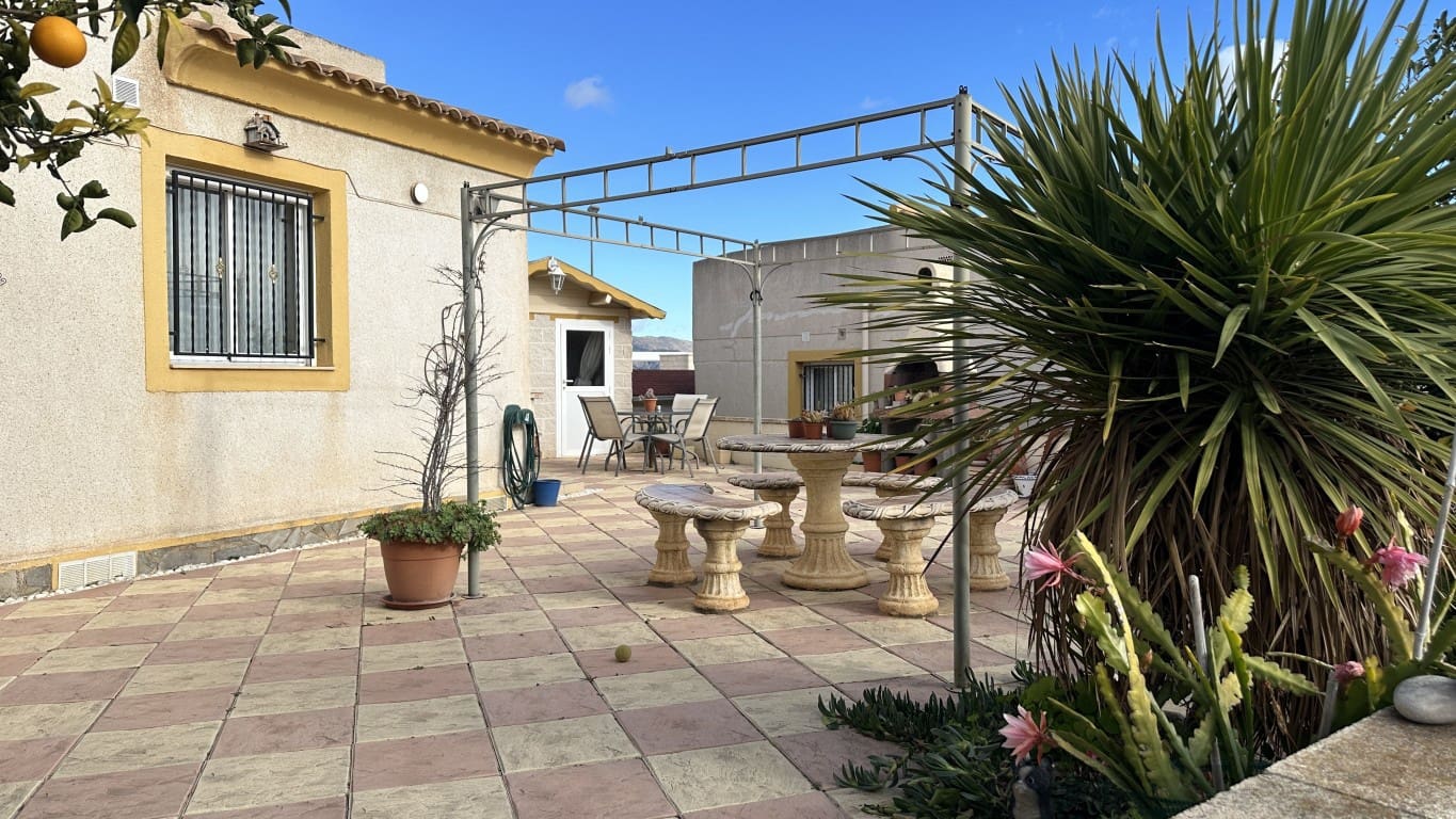 Chalet de 2 habitaciones en Polop en venta con piscina - 260.000 € (Ref: 9536529)
