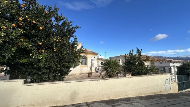 Chalet de 2 habitaciones en Polop en venta con piscina - 260.000 € (Ref: 9536529)