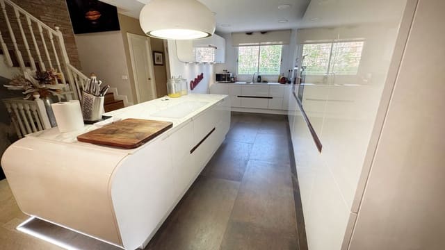 Chalet de 3 habitaciones en Albir, Alfaz del Pi / L'Alfàs del Pi en venta con piscina - 475.000 € (Ref: 9536849)