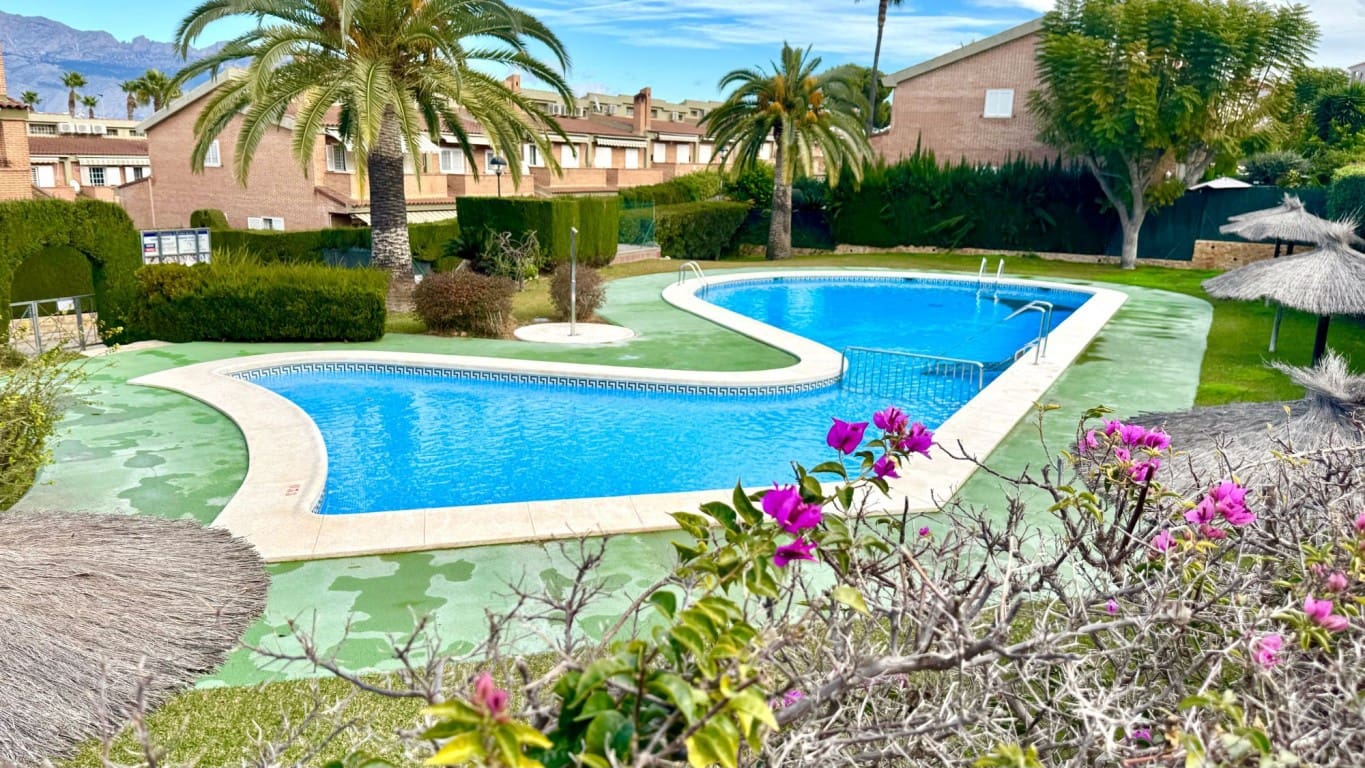 Chalet de 3 habitaciones en Albir en venta con piscina - 475.000 € (Ref: 9536849)