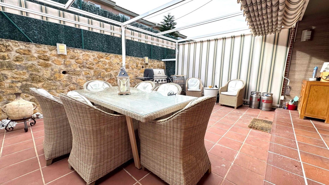 Chalet de 3 habitaciones en Albir en venta con piscina - 475.000 € (Ref: 9536849)