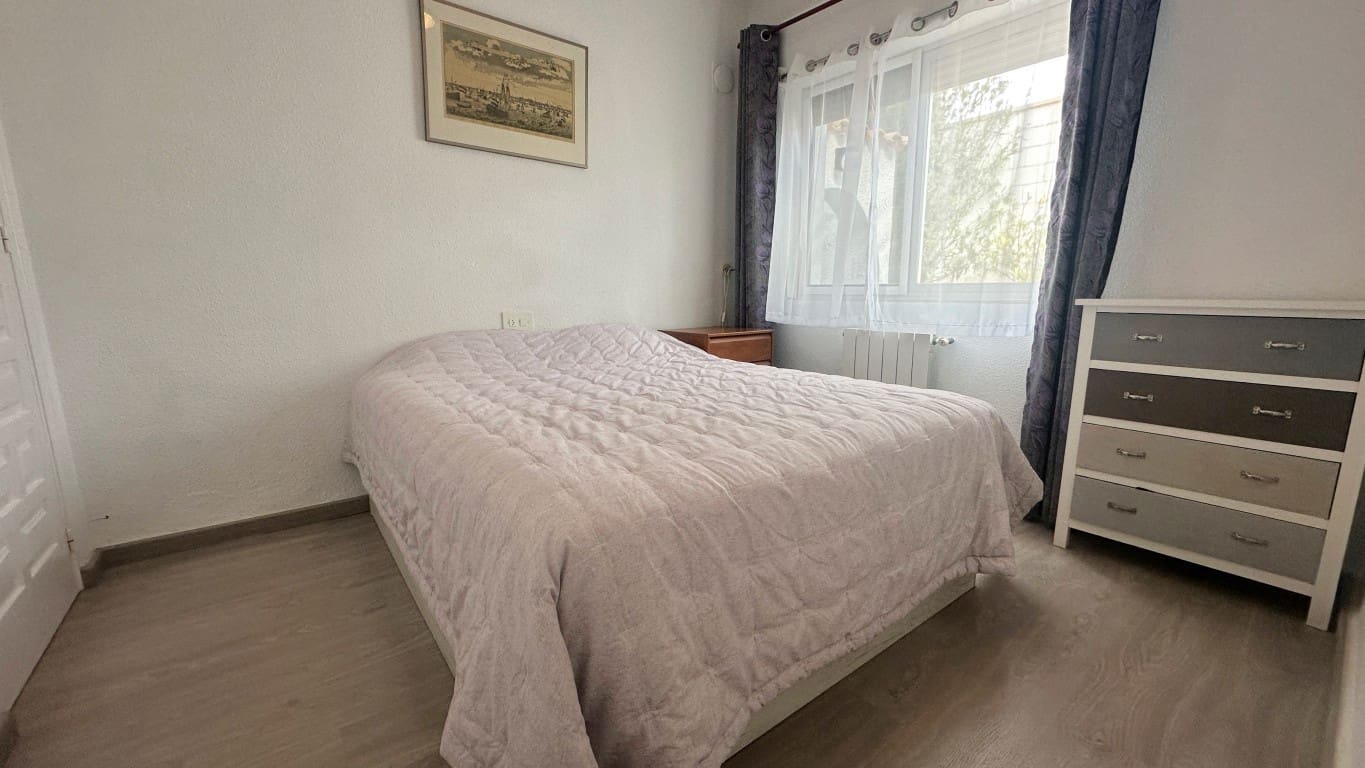 Chalet de 2 habitaciones en Alfaz del Pi / L'Alfàs del Pi en venta con piscina - 465.000 € (Ref: 9572257)