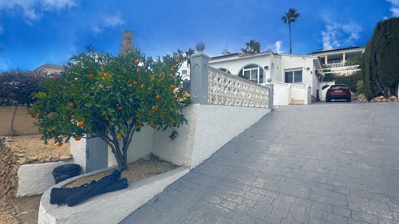 Chalet de 2 habitaciones en Alfaz del Pi / L'Alfàs del Pi en venta con piscina - 465.000 € (Ref: 9572257)