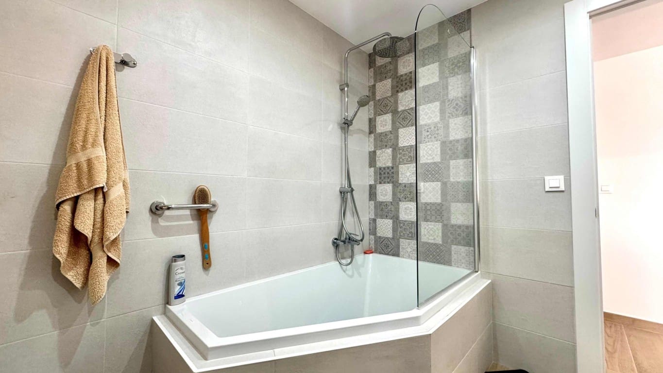 1 slaapkamer Appartement te koop in Benidorm met zwembad - € 239.000 (Ref: 9649901)