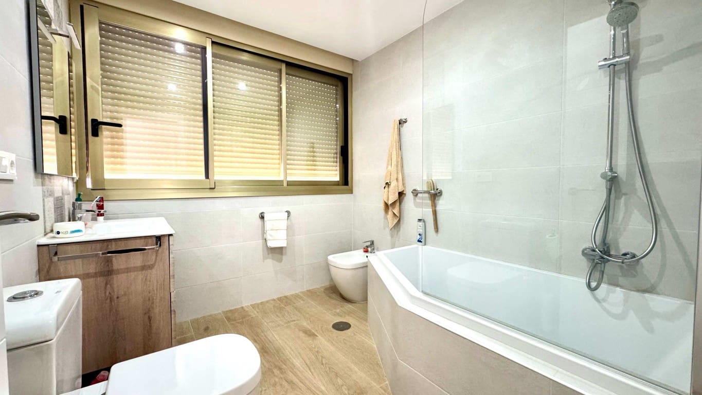 1 slaapkamer Appartement te koop in Benidorm met zwembad - € 239.000 (Ref: 9649901)