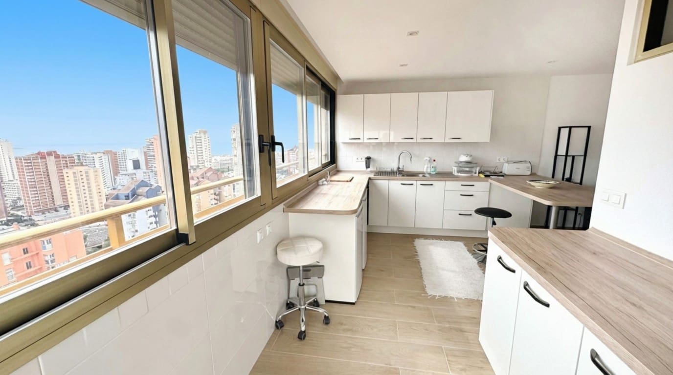 1 slaapkamer Appartement te koop in Benidorm met zwembad - € 239.000 (Ref: 9649901)