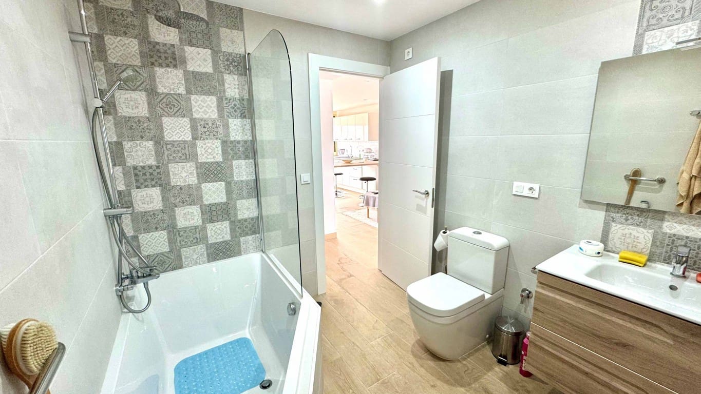 1 slaapkamer Appartement te koop in Benidorm met zwembad - € 239.000 (Ref: 9649901)