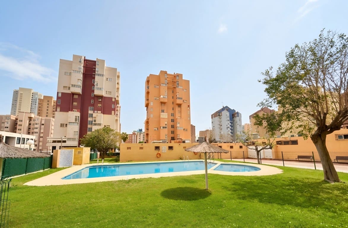 1 bedroom Apartment for sale in Benidorm with pool - € 229,000 (Ref: 9649901)