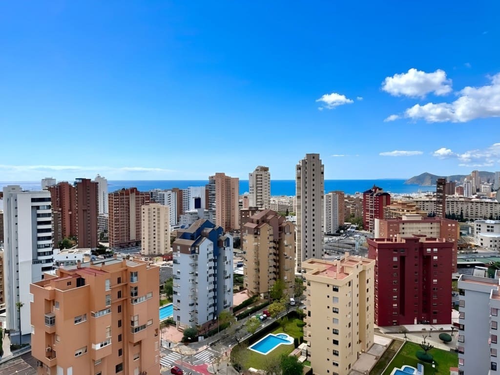 1 bedroom Apartment for sale in Benidorm with pool - € 229,000 (Ref: 9649901)