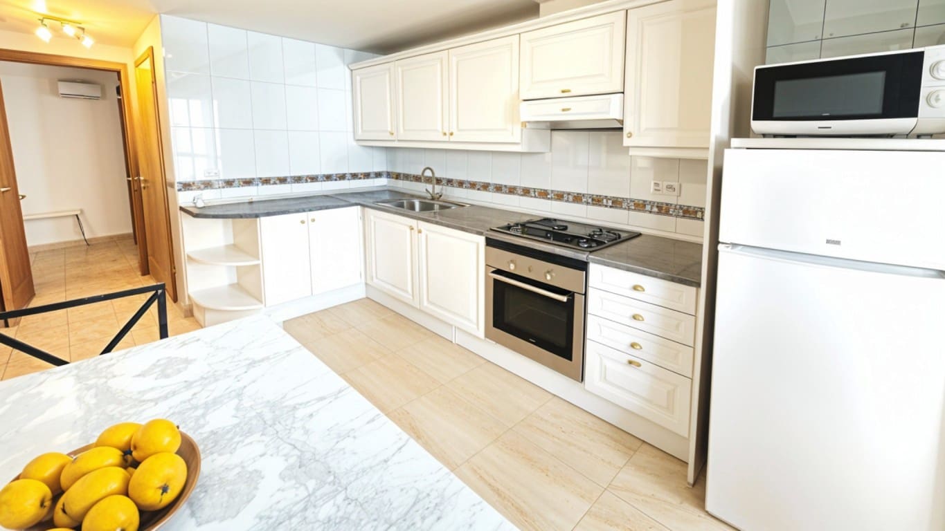 3 bedroom Apartment for sale in Alfaz del Pi / L'Alfas del Pi - € 219,000 (Ref: 9715189)