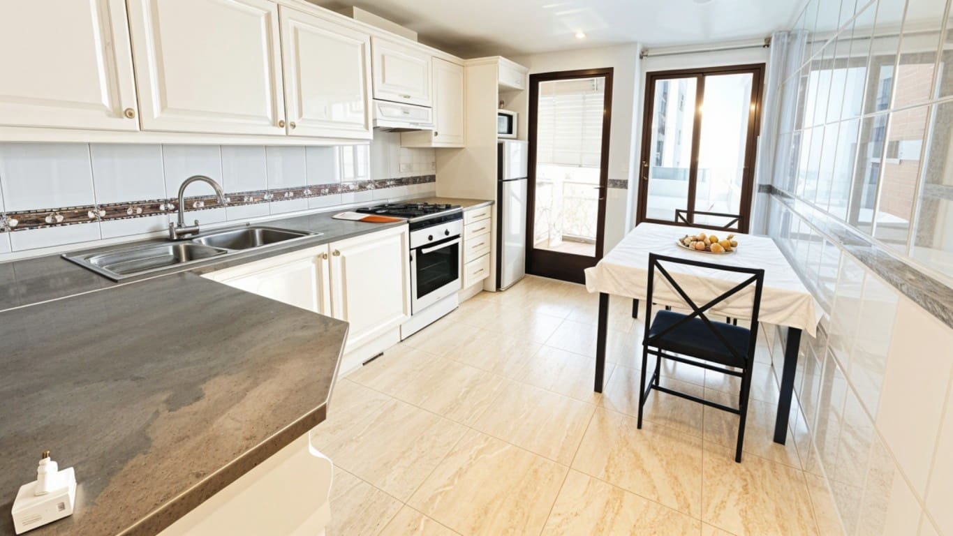 3 bedroom Apartment for sale in Alfaz del Pi / L'Alfas del Pi - € 219,000 (Ref: 9715189)