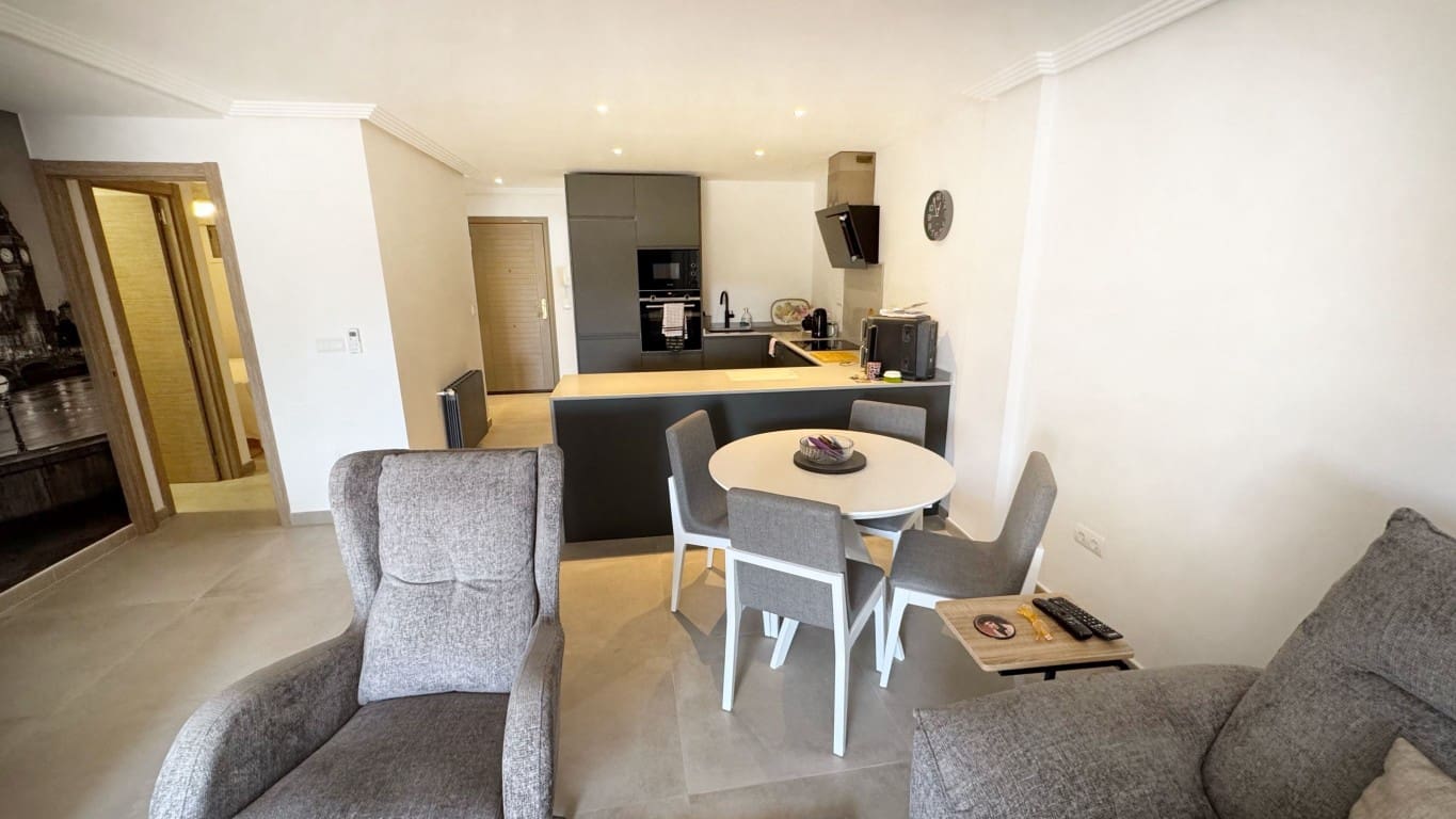 2 bedroom Apartment for sale in Alfaz del Pi / L'Alfas del Pi with pool - € 280,000 (Ref: 9803980)